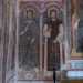 In basso si distinguono infine le figure di San Giovanni Battista che indossa pelli di animali e calzari di cuoio e di San Leonardo protettore dei carcerati, raffigurato con le catene
